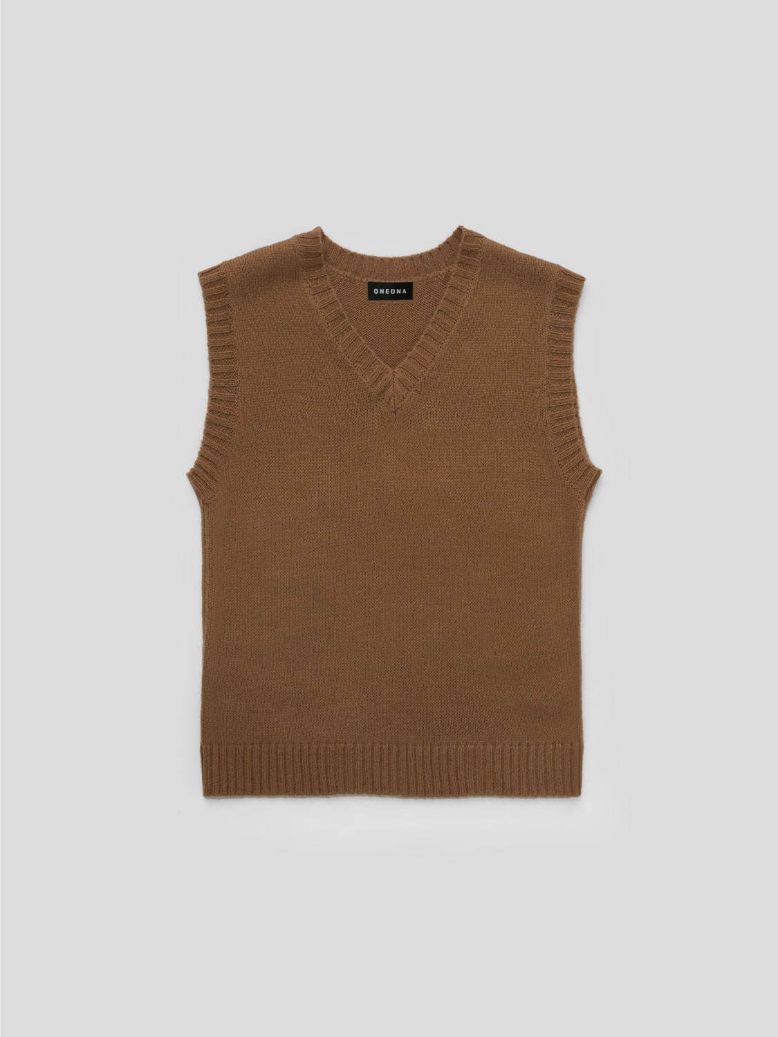 Olsen Sweater Vest Camel – One DNA
